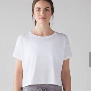 Lululemon Cates tee in good condition